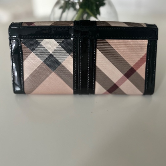 Stylish Checkered Wallet Burberry - Picture 2 of 3
